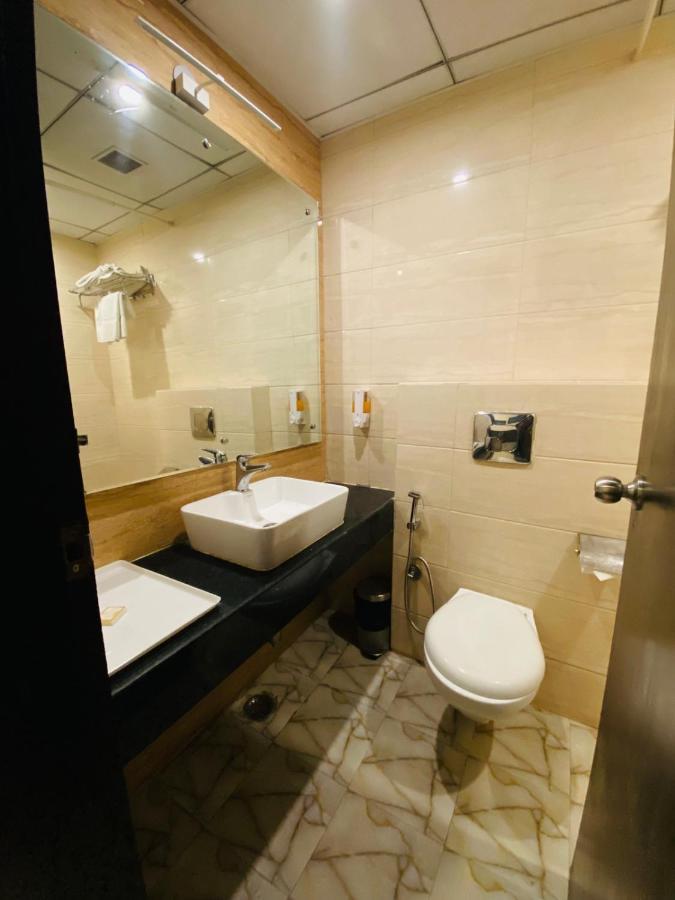 Hotel Ss Grandeur Lakhnau Kültér fotó