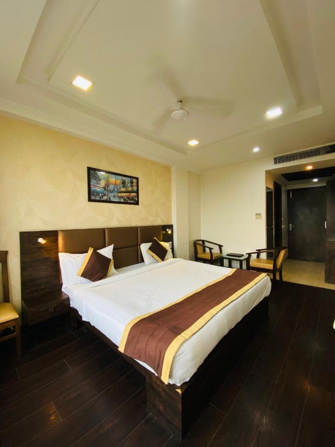 Hotel Ss Grandeur Lakhnau Kültér fotó