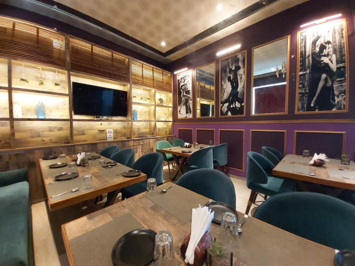 Hotel Ss Grandeur Lakhnau Kültér fotó